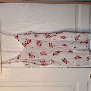 5/$25 Floral romper with pockets